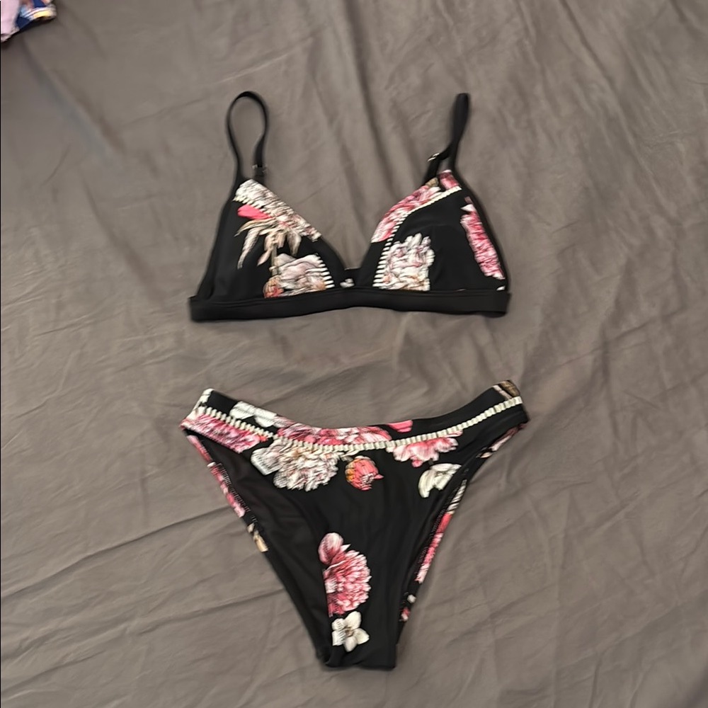 Cupshe Black and Pink Floral Bikini
